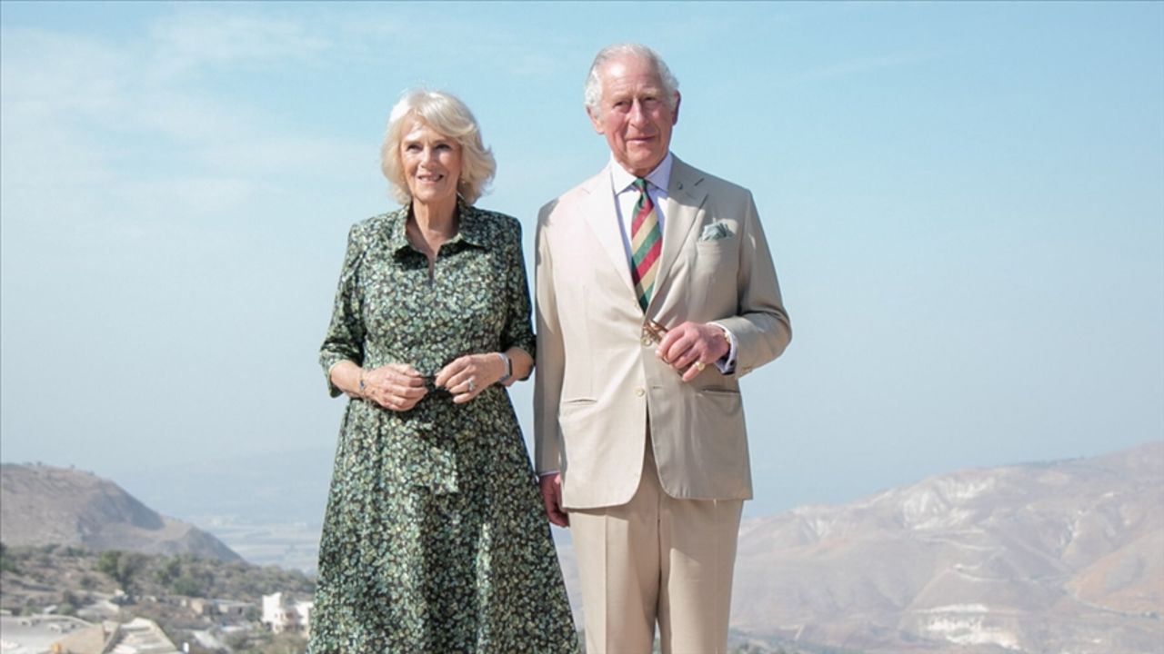 İngiltere Kraliçesi Camilla&#039;nın gençliğinde yaşadığı tren olayı gündem oldu: Tacizciyi ayakkabısıyla...