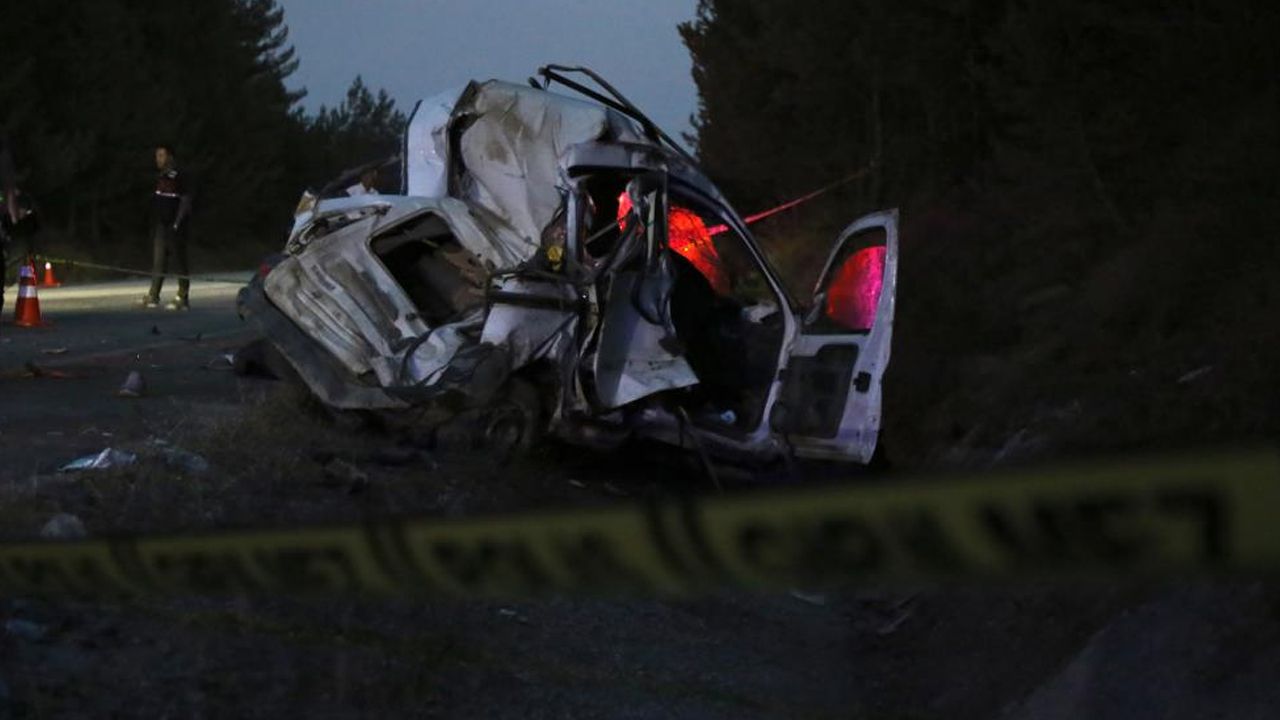 Kastamonu'da feci kaza: 2 kişi öldü, 5 kişi yaralandı Kastamonu'da feci kaza: 2 kişi öldü, 5 kişi yaralandı