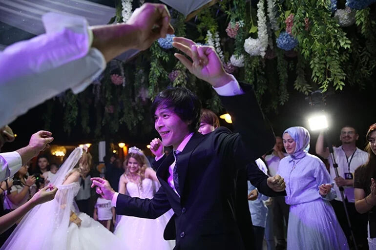 Kastamonulu ikizler Tayvan'a gelin gitti! Damatların dansı düğüne damga vurdu - 2. Resim