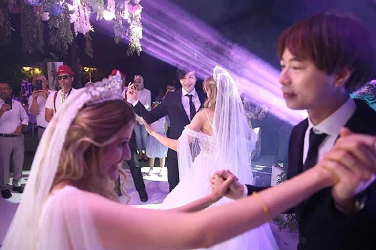 Kastamonulu ikizler Tayvan'a gelin gitti! Damatların dansı düğüne damga vurdu - 3. Resim