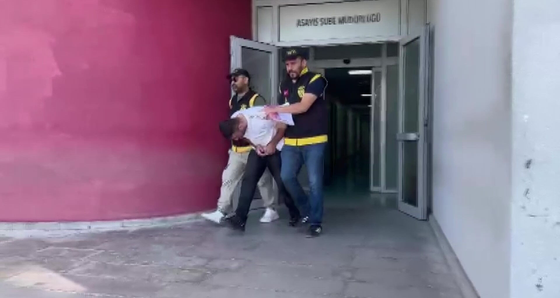 Masaj salonunda fuhuş skandalı! Gizli geçit ifşa oldu, ifadeleri şoke etti - 2. Resim