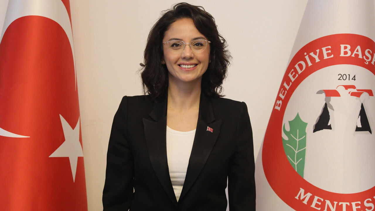 Muğla'da Menteşe Belediye Başkanı Gonca Köksal Aras'ın evine molotoflu saldırı! Menteşe Belediye Başkanı Gonca Köksal Aras