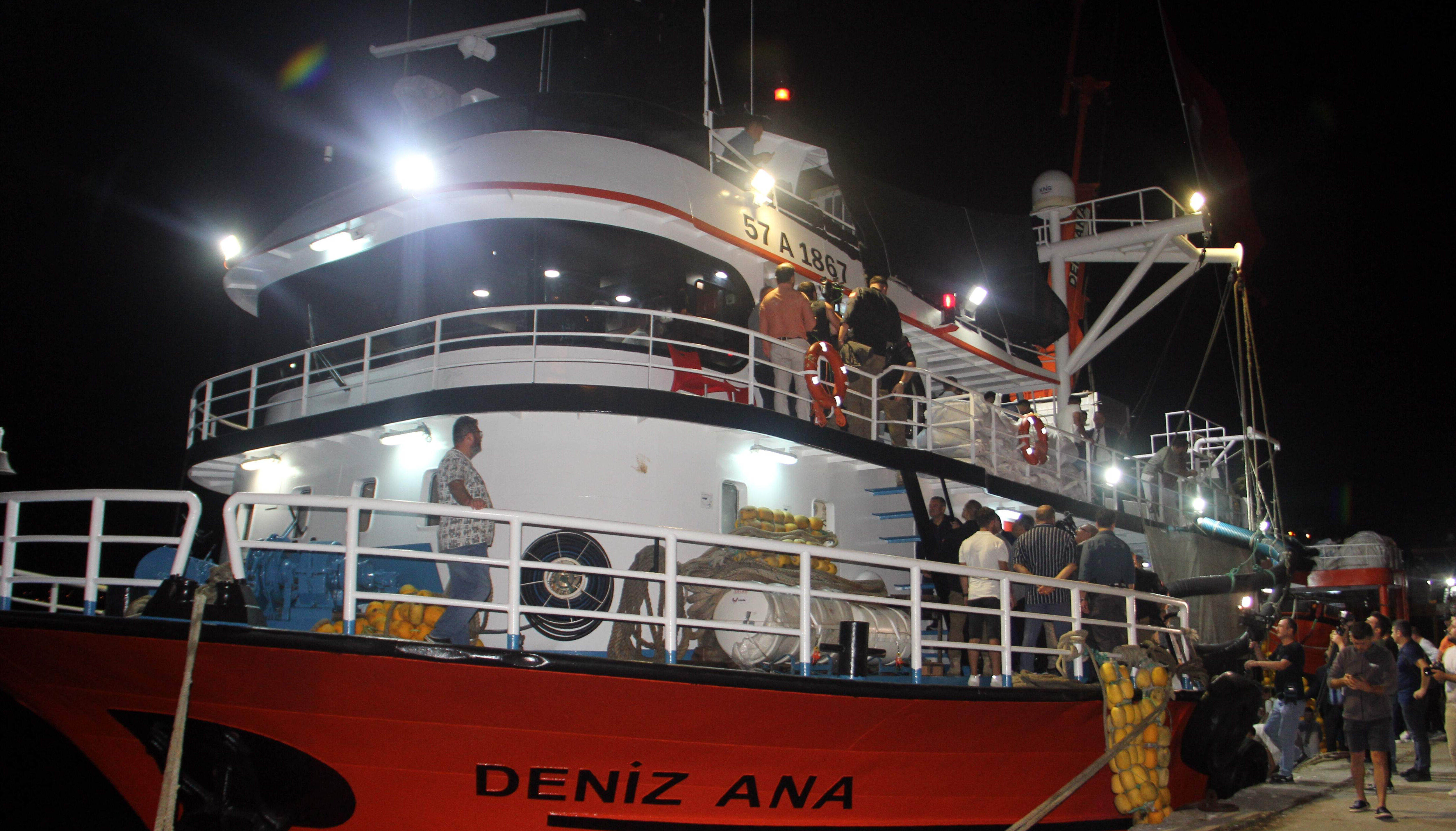 Özgür Özel'den roket testleriyle ilgili ilginç çıkış: Balıklar ürküyor - 2. Resim