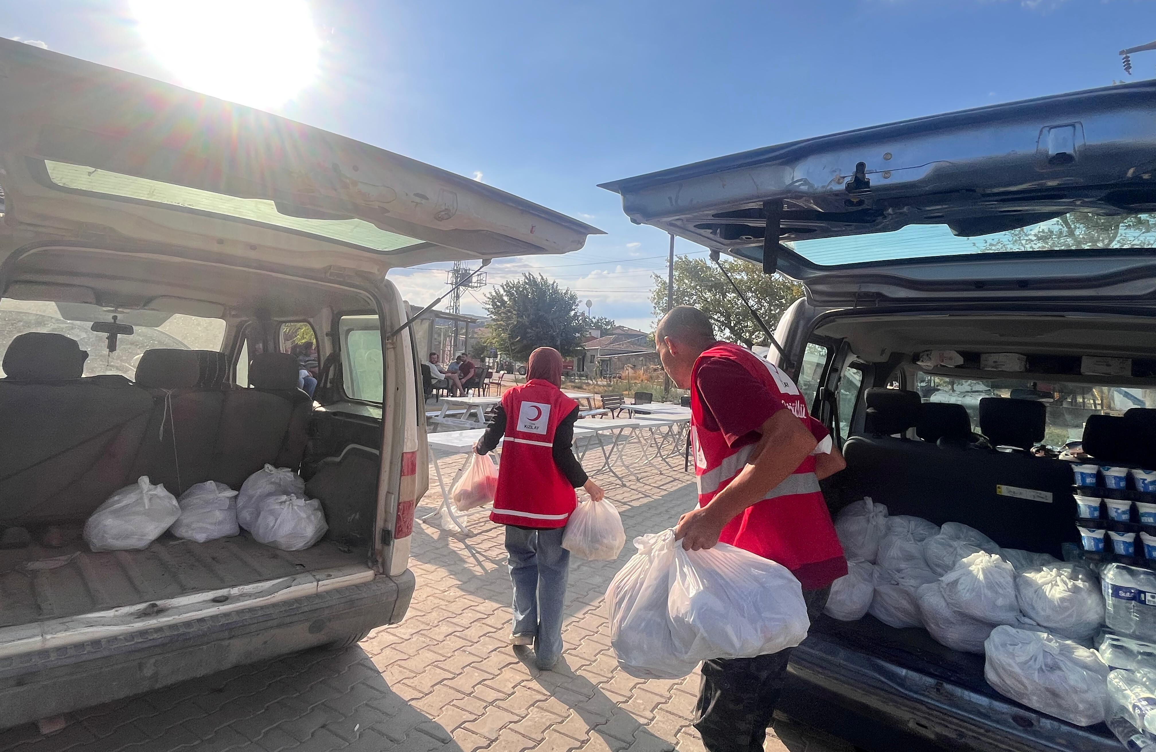 23 yaşına kadar yaptıkları çocuklara ilham oldu! Kurduğu 10 kütüphaneyi şehitlere ithaf etti - 2. Resim