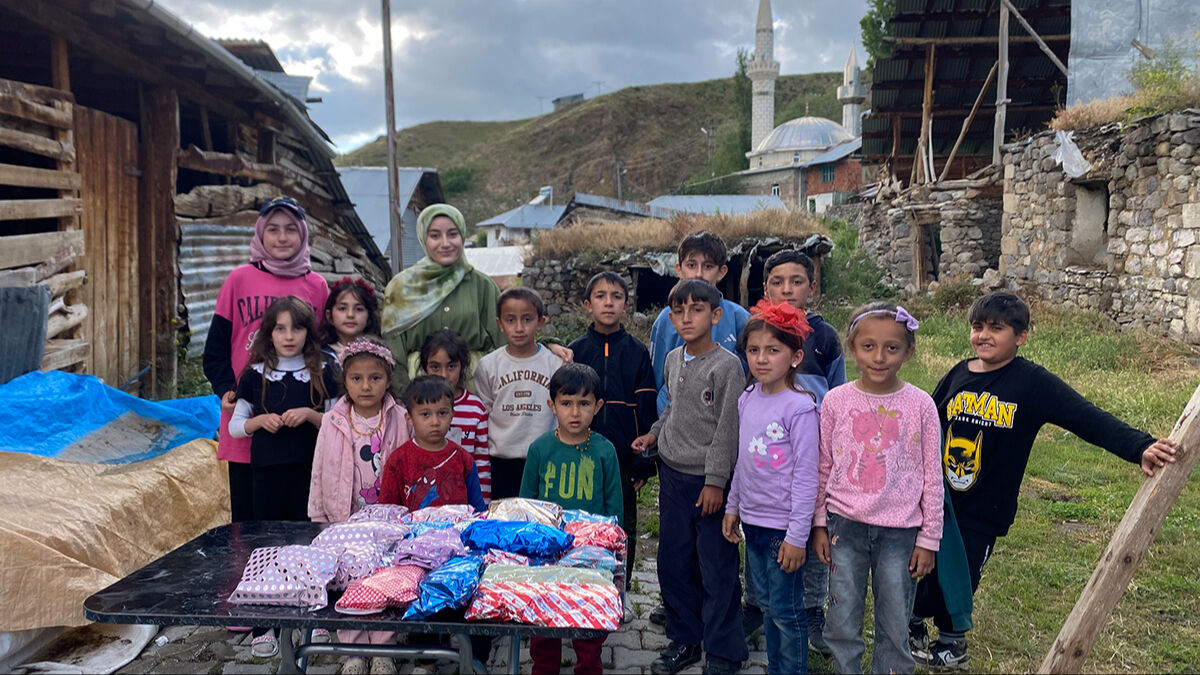 23 yaşına kadar yaptıkları çocuklara ilham oldu! Kurduğu 10 kütüphaneyi şehitlere ithaf etti - 3. Resim