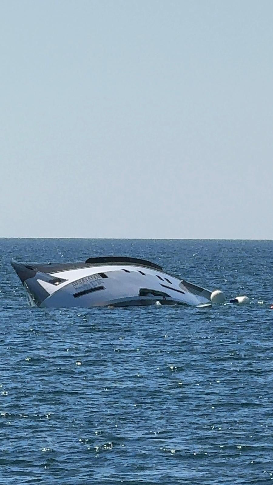 40 milyon lira bir anda suya gömüldü! Lüks yat denize indikten 15 dakika sonra battı - 3. Resim