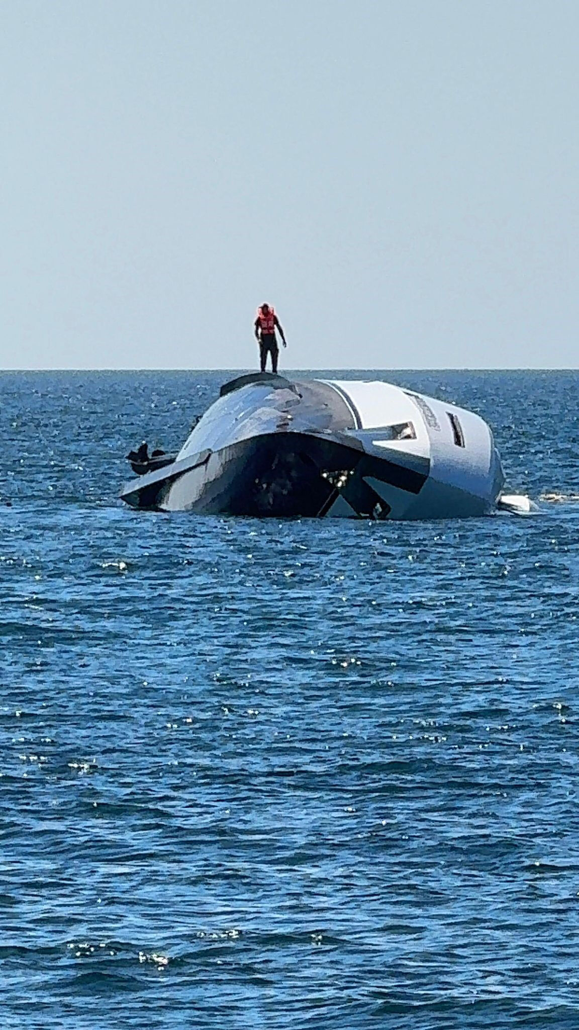 40 milyon lira bir anda suya gömüldü! Lüks yat denize indikten 15 dakika sonra battı - 2. Resim