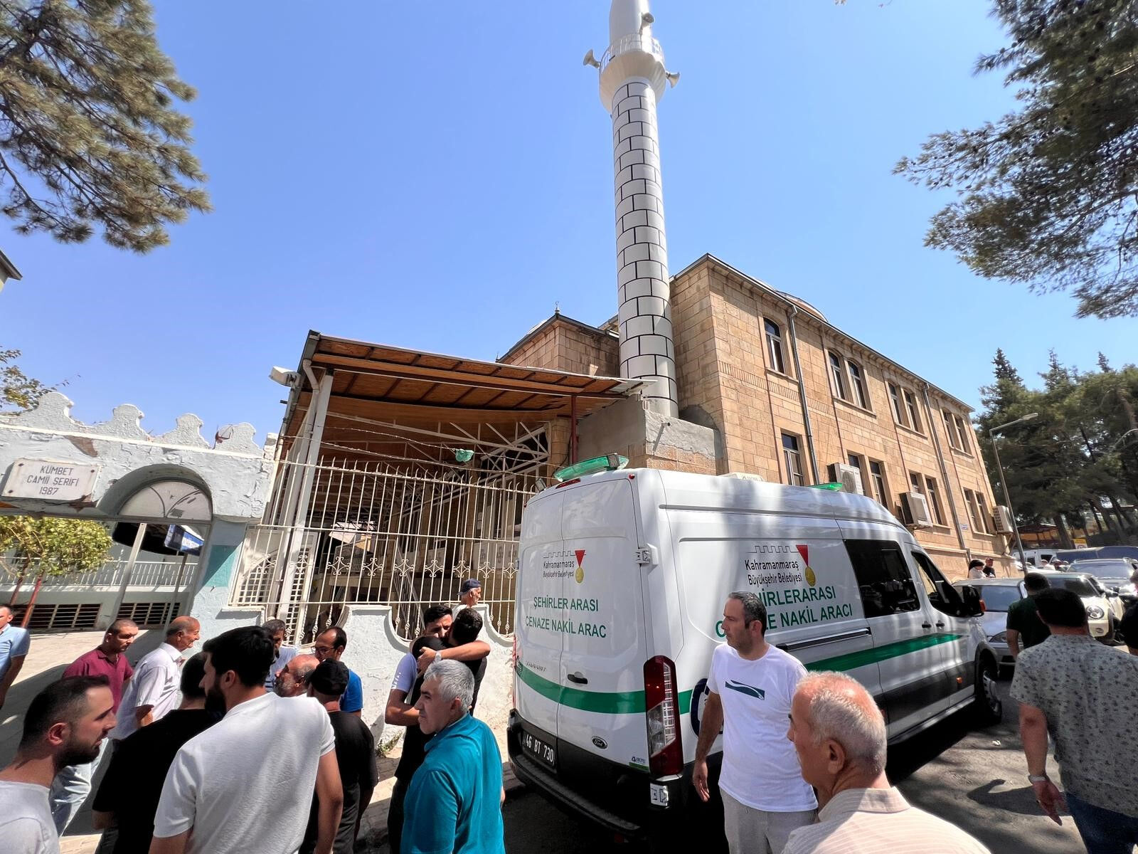 Ailesi yıkıldı! Bıçaklı saldırıya uğrayan genç toprağa verildi - 2. Resim