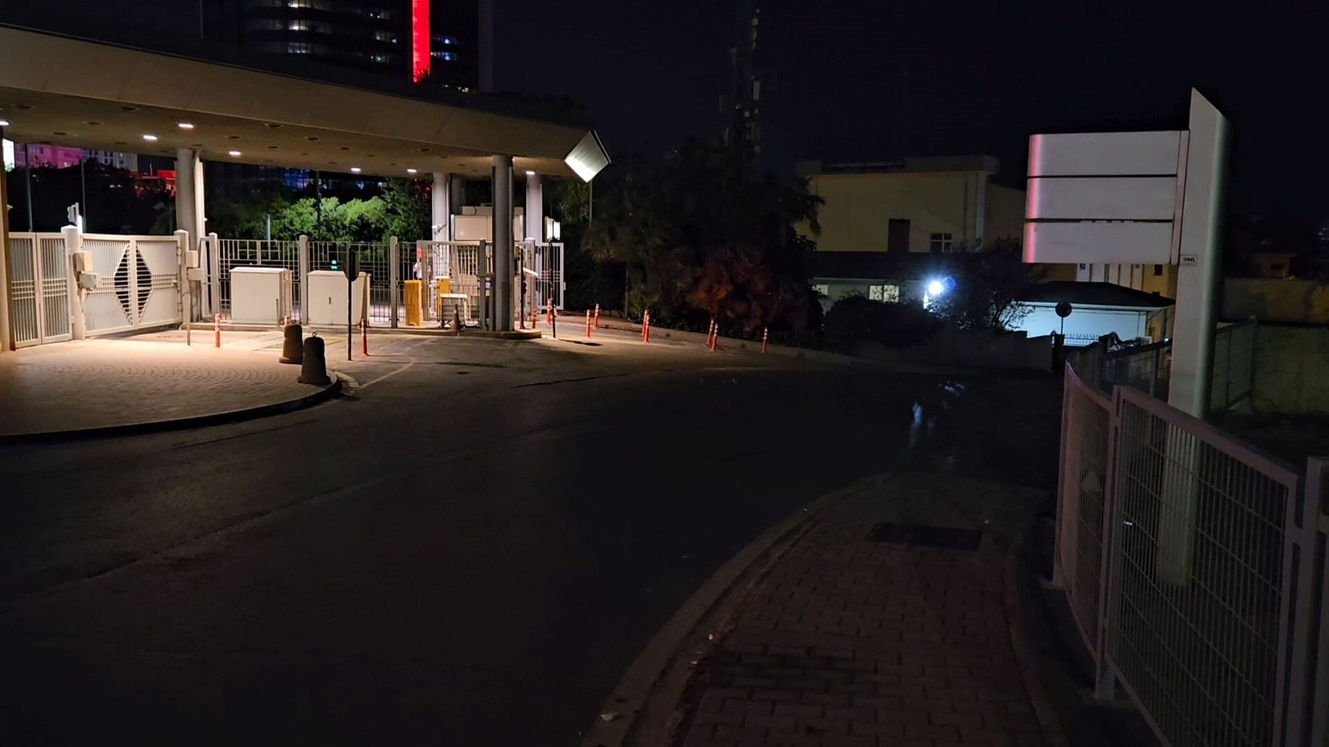 Beşiktaş'ta bankada hareketli dakikalar: Güvenlik görevlisi 2 kişiyi vurdu! - 1. Resim