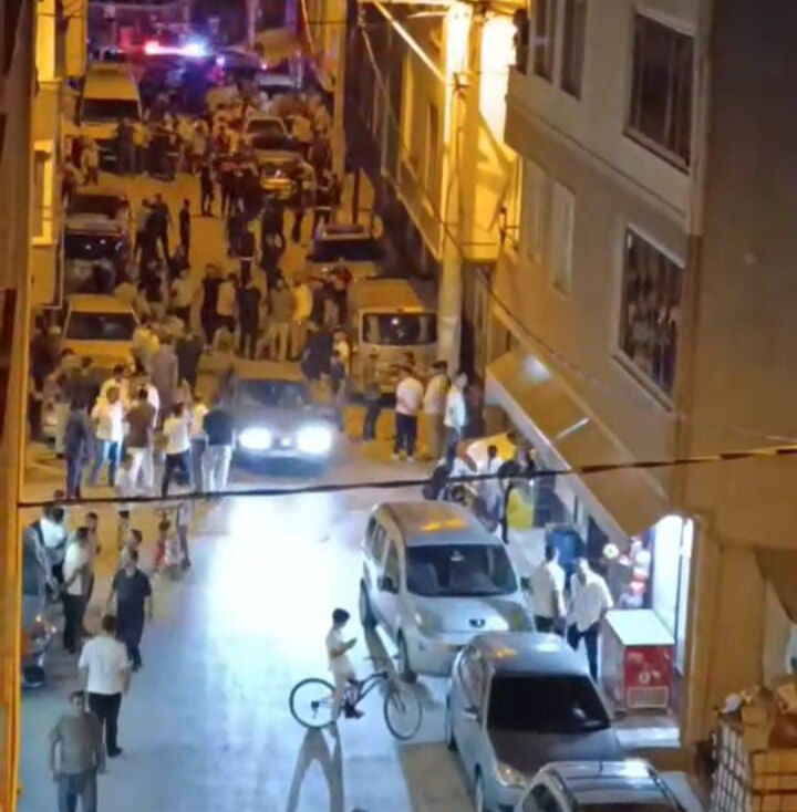Bursa'nın Emek Mahallesi savaş alanına döndü! Kavganın nedeni 'Yok artık' dedirtti - 2. Resim