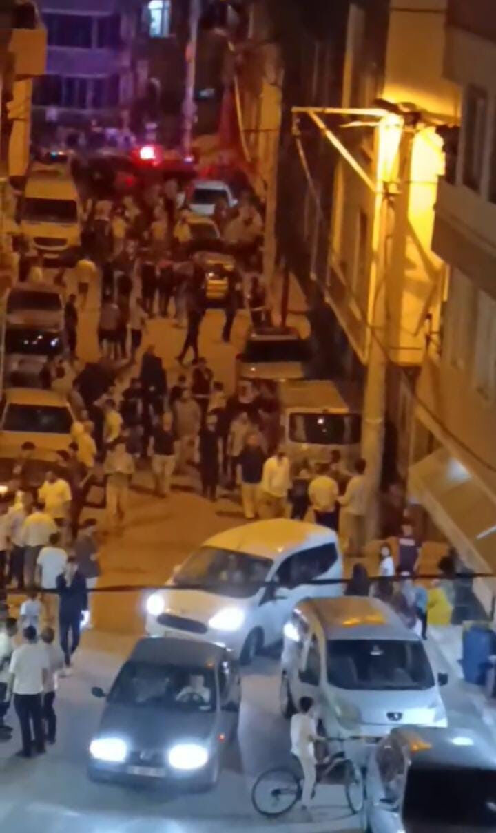 Bursa'nın Emek Mahallesi savaş alanına döndü! Kavganın nedeni 'Yok artık' dedirtti - 1. Resim