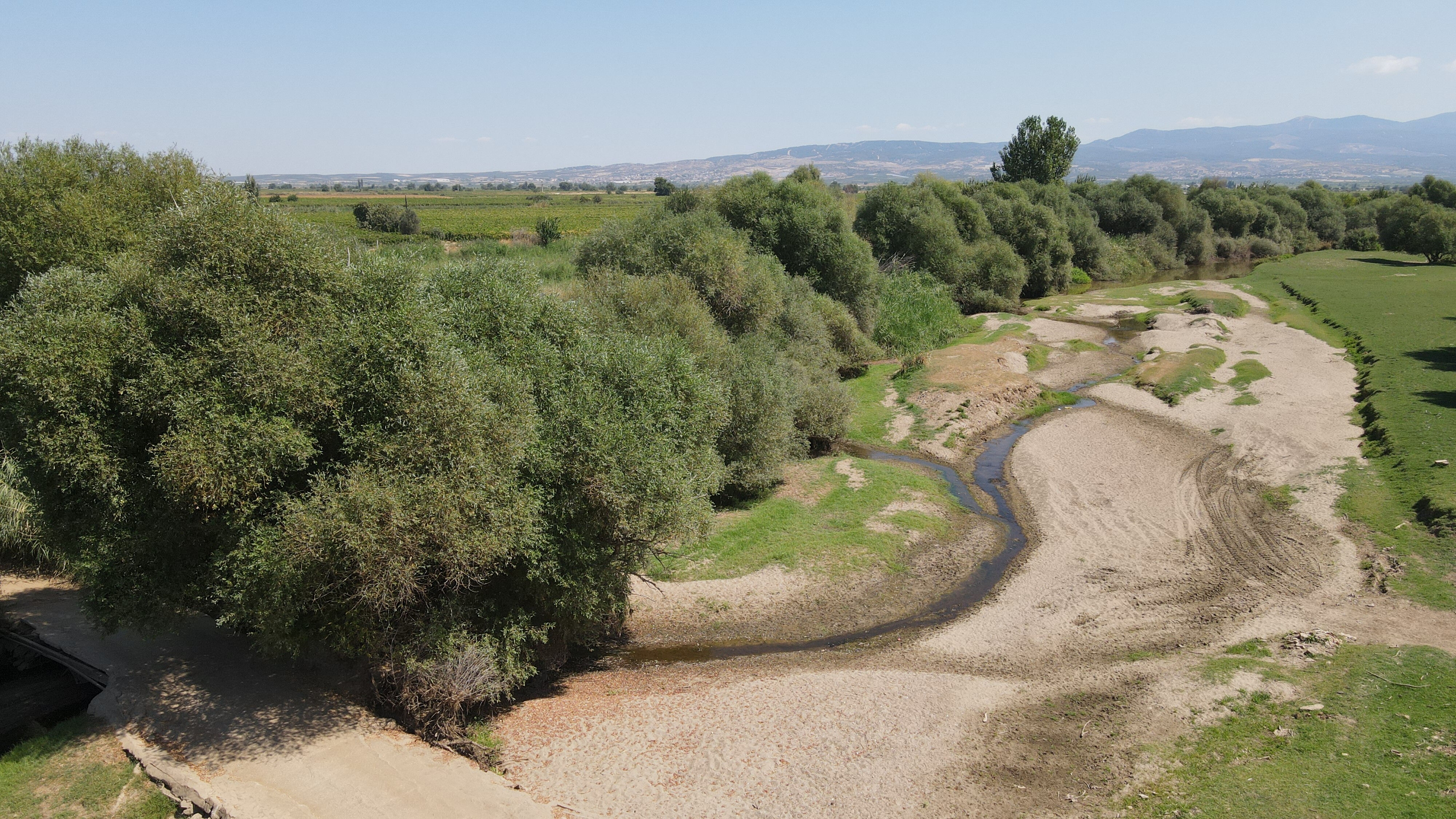 Ege'nin en büyüğünden korkunç görüntüler! Gediz artık bir adımda geçiliyor... - 1. Resim