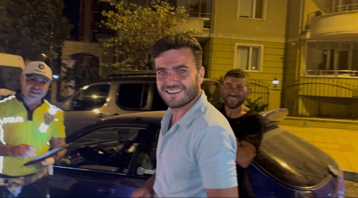 Ehliyetini ilk kez yakalatan alkollü sürücü polisleri tebrik etti: Helal olsun diyorum, devletimiz sağ olsun - 2. Resim