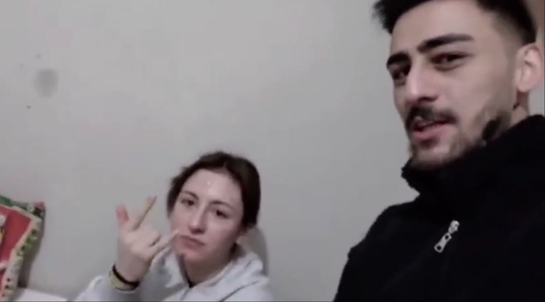 Evde boğazları kesilmiş halde bulunmuşlardı! 2 kardeşin ölmeden önce çektiği video yürek yaktı - 1. Resim