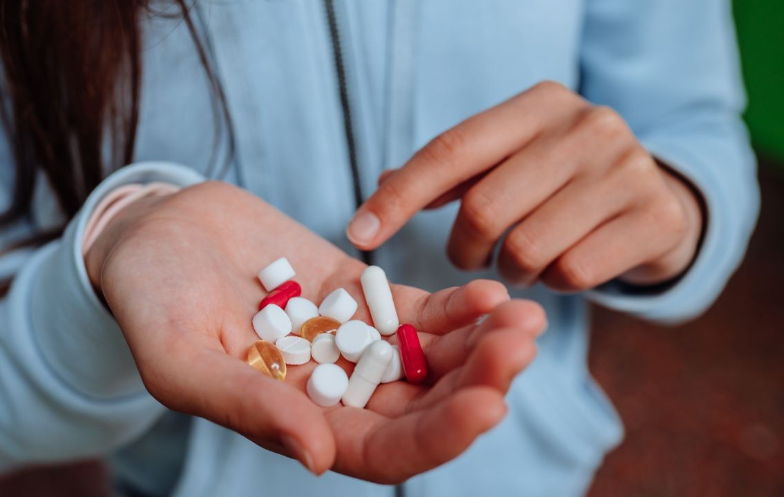 Gereksiz ilaçlardan kurtulun! Herkes o ağrıları çekiyor ama kimse bu tedaviyi almıyor... Algoloji uzmanı çağrıda bulundu - 1. Resim