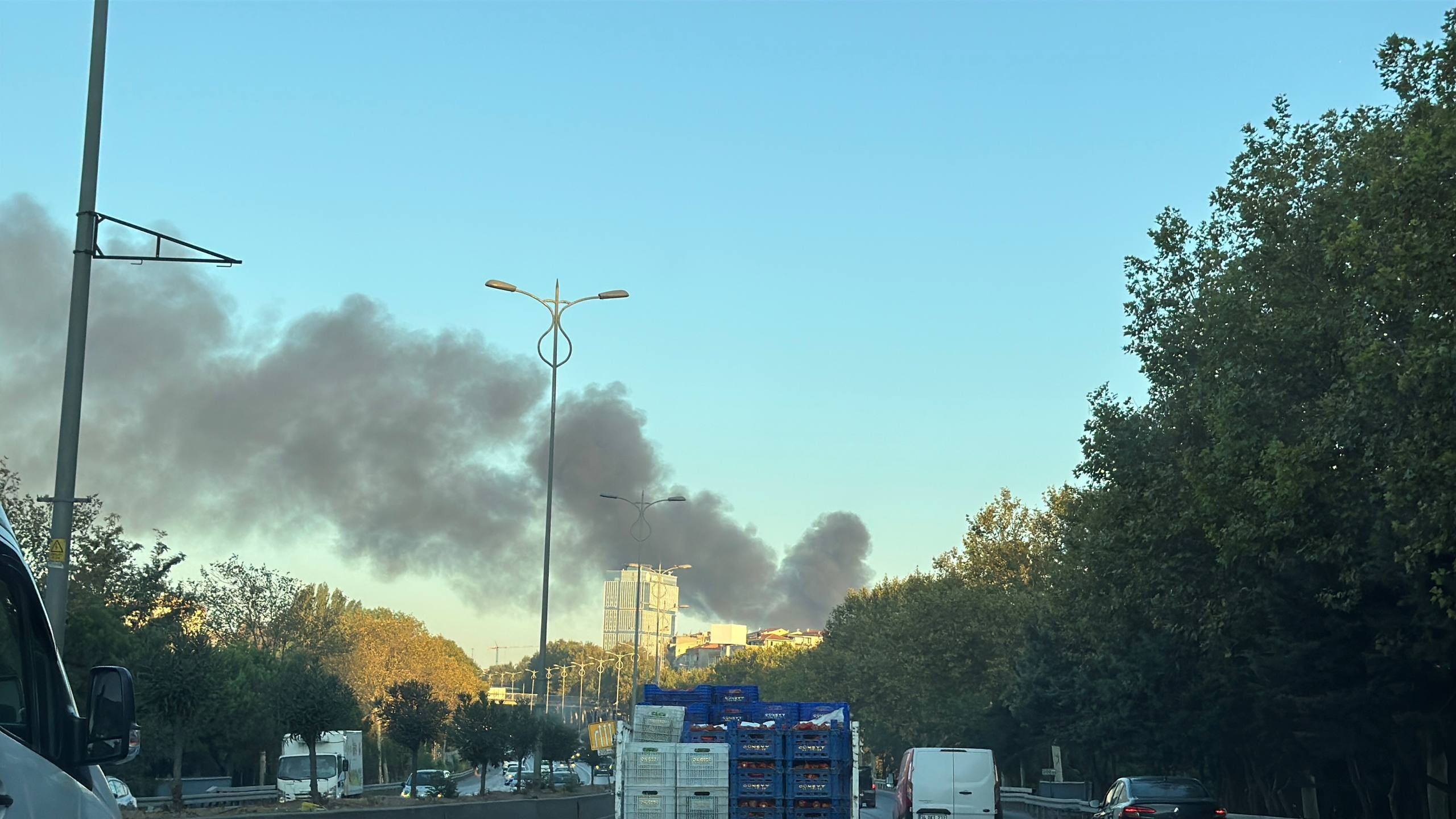 İstanbul'daki yangında son durum ne? Son dakika yangın haberi, İstoç alev alev - 2. Resim