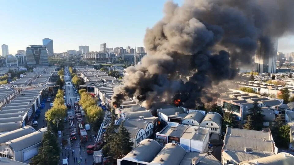 İstanbul'daki yangında son durum ne? Son dakika yangın haberi, İstoç alev alev - 1. Resim