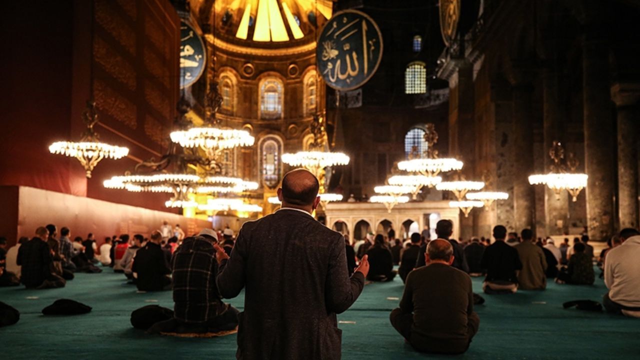 Mevlid Kandili'nde oruç tutulur mu? Mevlid Kandili'nde oruç tutulur mu?