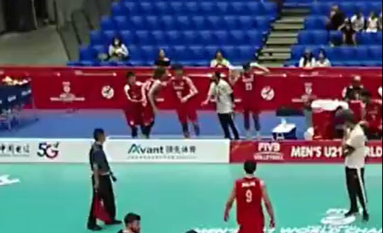 Milli oyuncular arasında kavga çıktı: Sinirler bir anda gerildi - 1. Resim