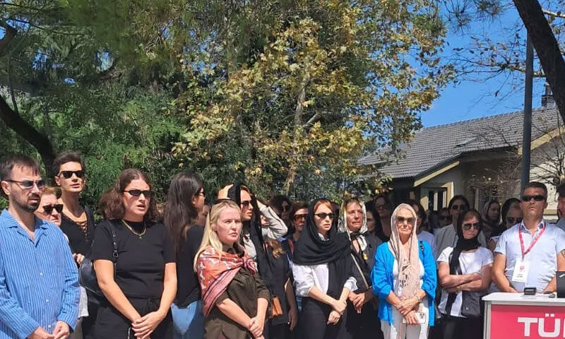 Nilperi Şahinkaya’nın annesinin cenazesinde gülümsediği görüntüler X’te tartışmaya neden oldu - 2. Resim