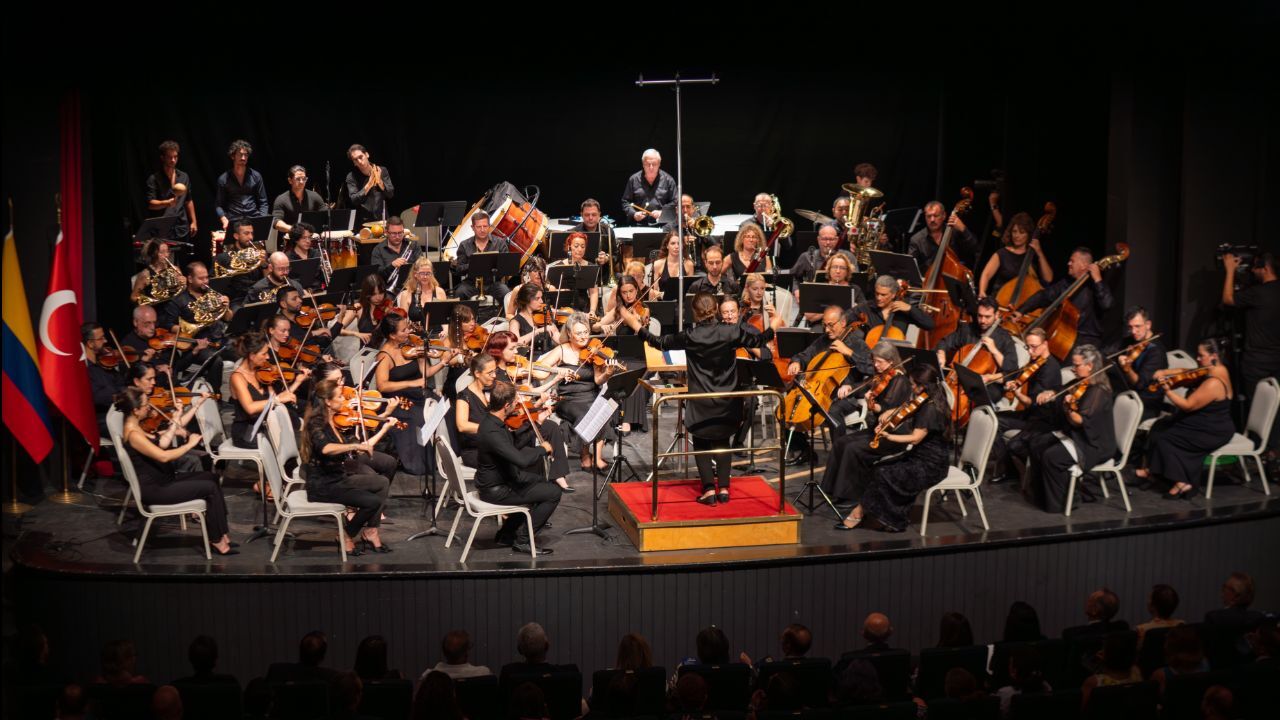 Türkiye ve Kolombiya ezgileri Ankara'da yankılandı! Limak Filarmoni Orkestrası’ndan Türkiye-Kolombiya barış konseri Türkiye ve Kolombiya ezgileri Ankara'da yankılandı! Limak Filarmoni Orkestrası’ndan Türkiye-Kolombiya barış konseri