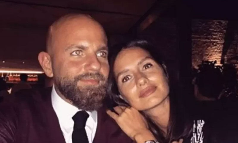 Yasemin ve İzzet Özilhan boşanıyor mu? Sosyetik çiftin evliliğinde kriz… Yasemin ve İzzet Özilhan boşanıyor mu? Sosyetik çiftin evliliğinde kriz… - 2. Resim