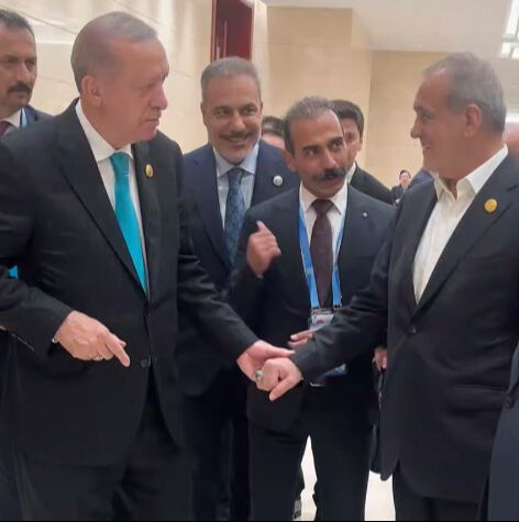 Zirvede gülümseten anlar! Pezeşkiyan davet etti, Erdoğan Fidan'ı işaret etti - 2. Resim
