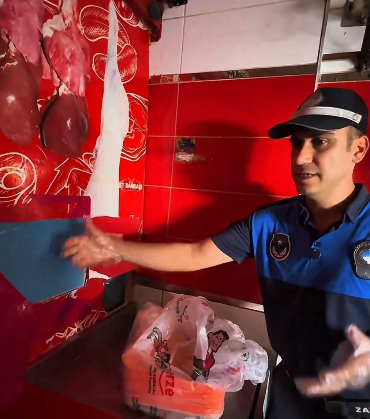 Akıl almaz et kesme düzeneği 'pes' dedirtti, her detayı mide bulandırdı! Gaziantep'te zabıta bile şaştı kaldı - 2. Resim