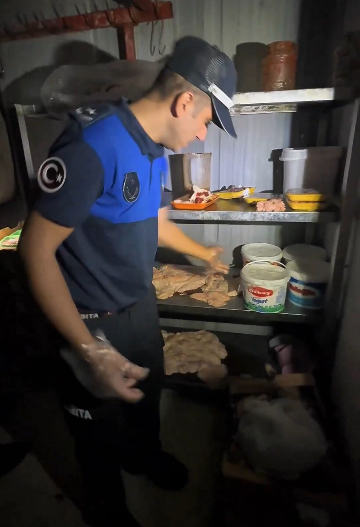 Akıl almaz et kesme düzeneği 'pes' dedirtti, her detayı mide bulandırdı! Gaziantep'te zabıta bile şaştı kaldı - 1. Resim