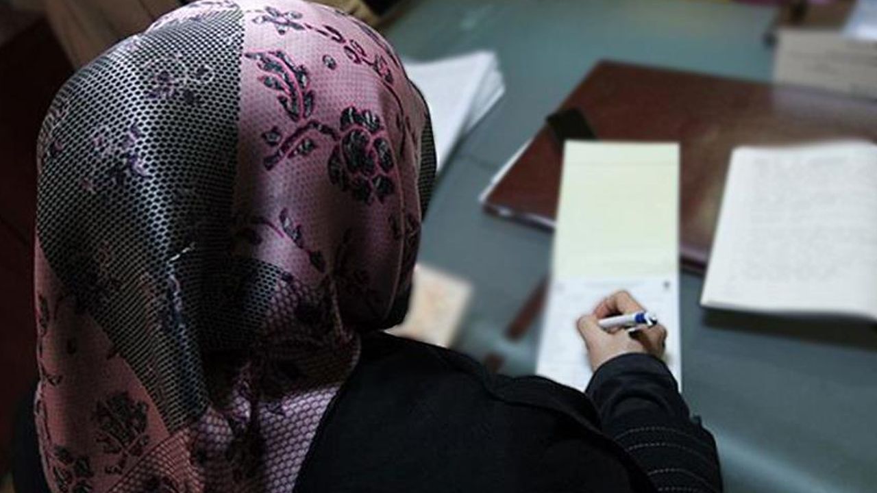 Avusturya'dan skandal karar! 14 yaşından küçüklere başörtü yasağı geliyor Avusturya'dan skandal karar! 14 yaşından küçüklere başörtü yasağı geliyor