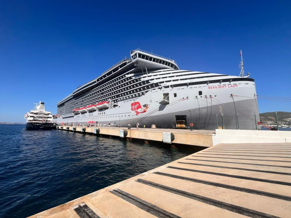 Bodrum'a iki gemi binlerce turist getirdi - 1. Resim