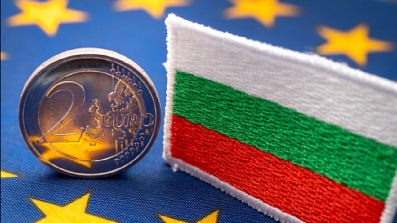 Euroya geçiş komşuyu ikiye böldü! Bulgaristan'da referandum 4 kez iptal edildi Euroya geçiş komşuyu ikiye böldü! Bulgaristan'da referandum 4 kez iptal edildi