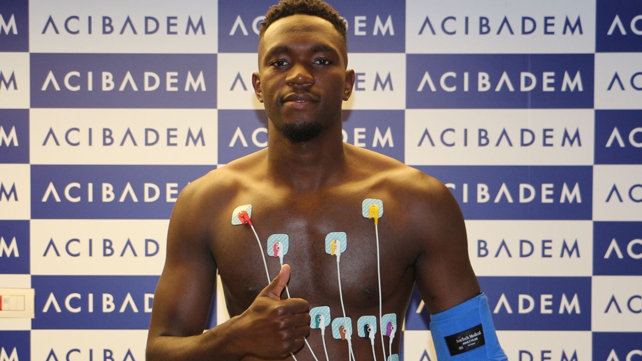 Fildişi Sahili Milli Takım kalecisi, Çaykur Rizespor'da: İmzalar atıldı Fildişi Sahili Milli Takım kalecisi, Çaykur Rizespor'da: İmzalar atıldı