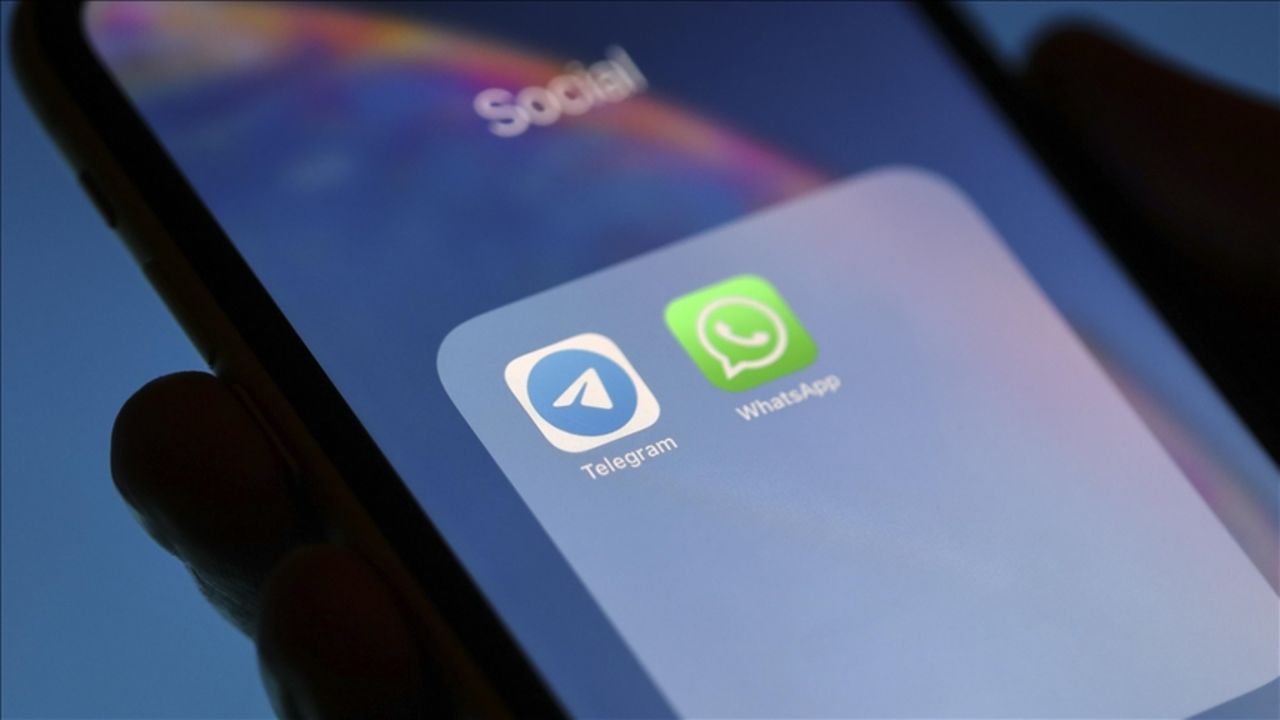Fransa&#039;da dikkat çeken karar! Kamu personeline WhatsApp ve Telegram yasağı