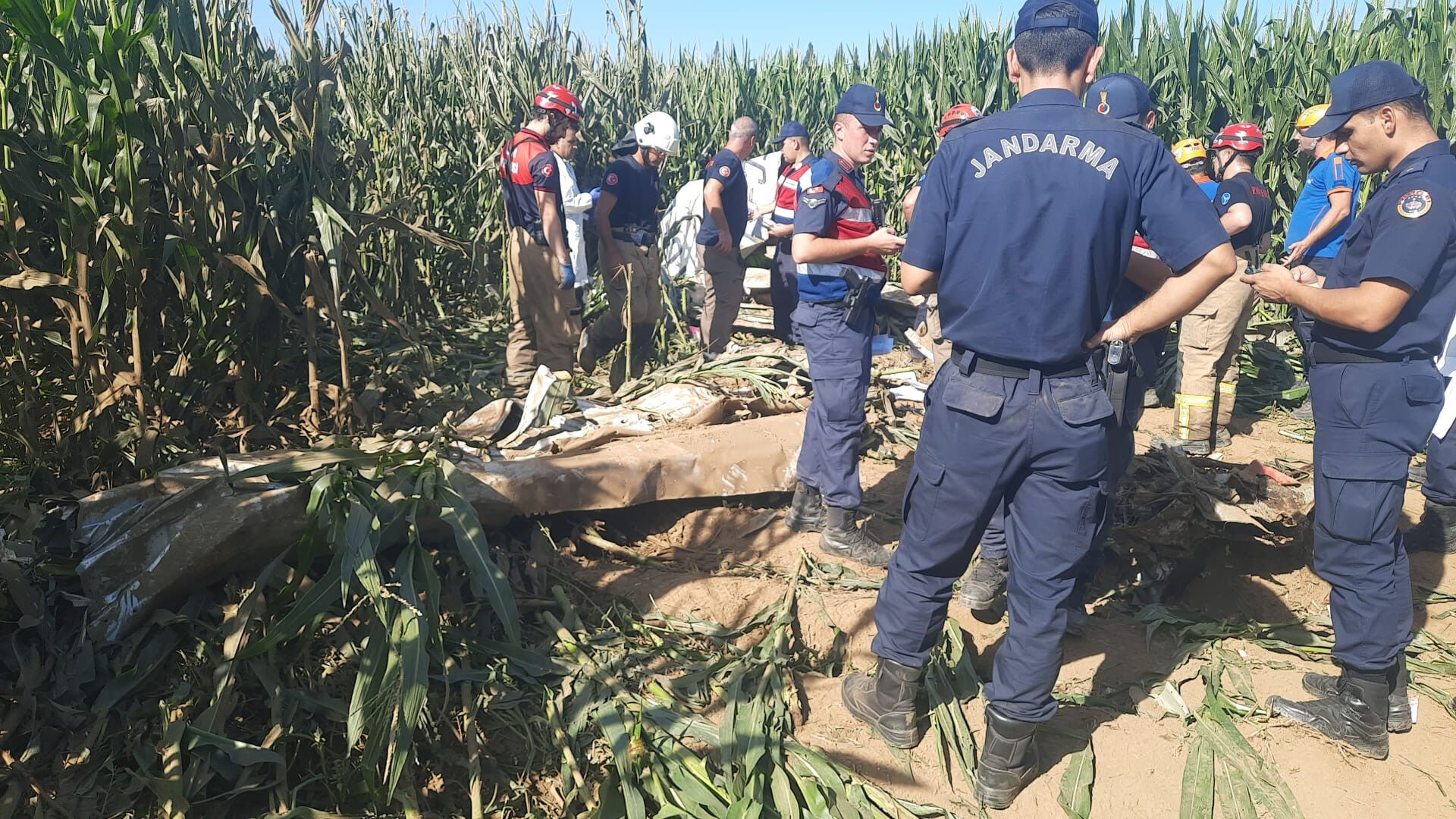 İzmir'de eğitim uçağı düştü! 1 pilot hayatını kaybetti - 1. Resim