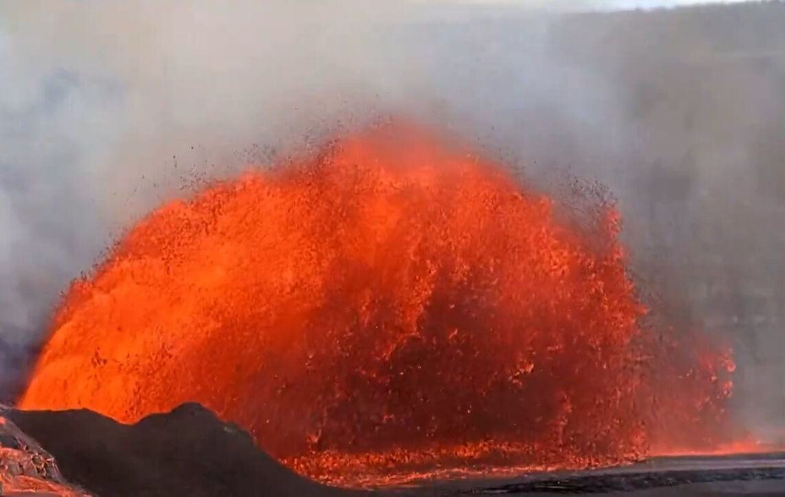 Kilauea Yanardağı 32'nci kez harekete geçti! 150 metreye kadar lav püskürttü - 2. Resim