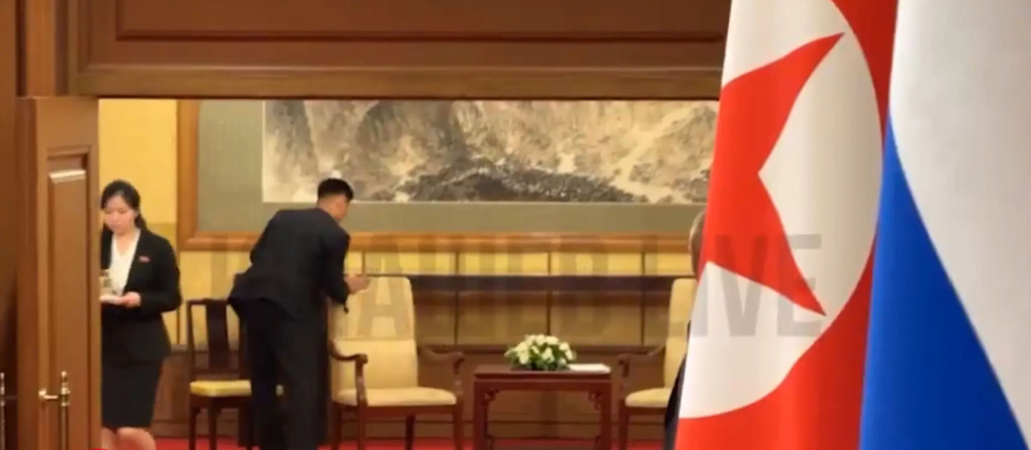 Liderin sağlığı devlet sırrı! Kuzey Kore, Kim Jong Un'a dair en küçük izleri dahi yok ediyor - 2. Resim