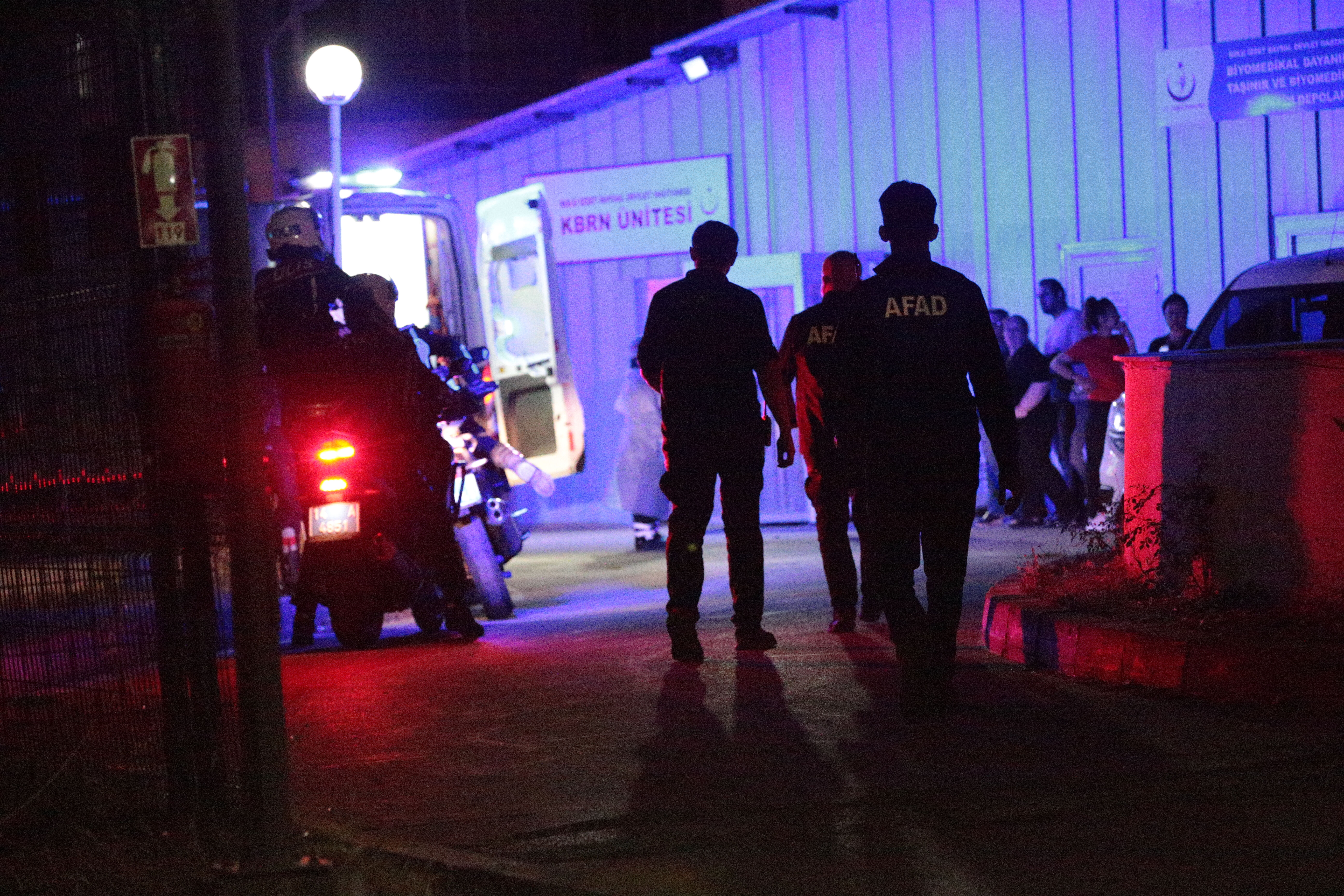 Narkotik operasyonda büyük panik! Şüpheli madde 9 polisi hastanelik etti - 1. Resim