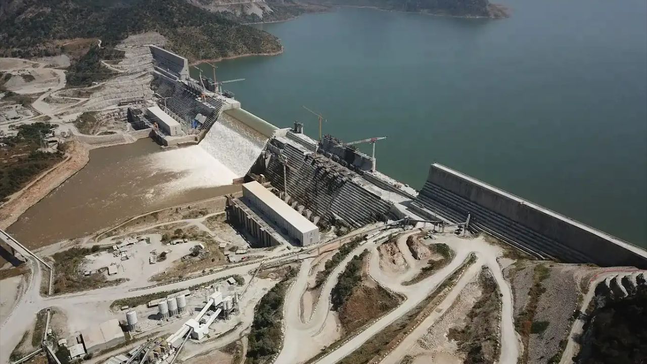 Nil Nehri üzerinde baraj çıkmazı! Mısır ve Sudan, Etiyopya'yı tehdit olarak görüyor Nil Nehri üzerinde baraj çıkmazı! Mısır ve Sudan, Etiyopya'yı tehdit olarak görüyor