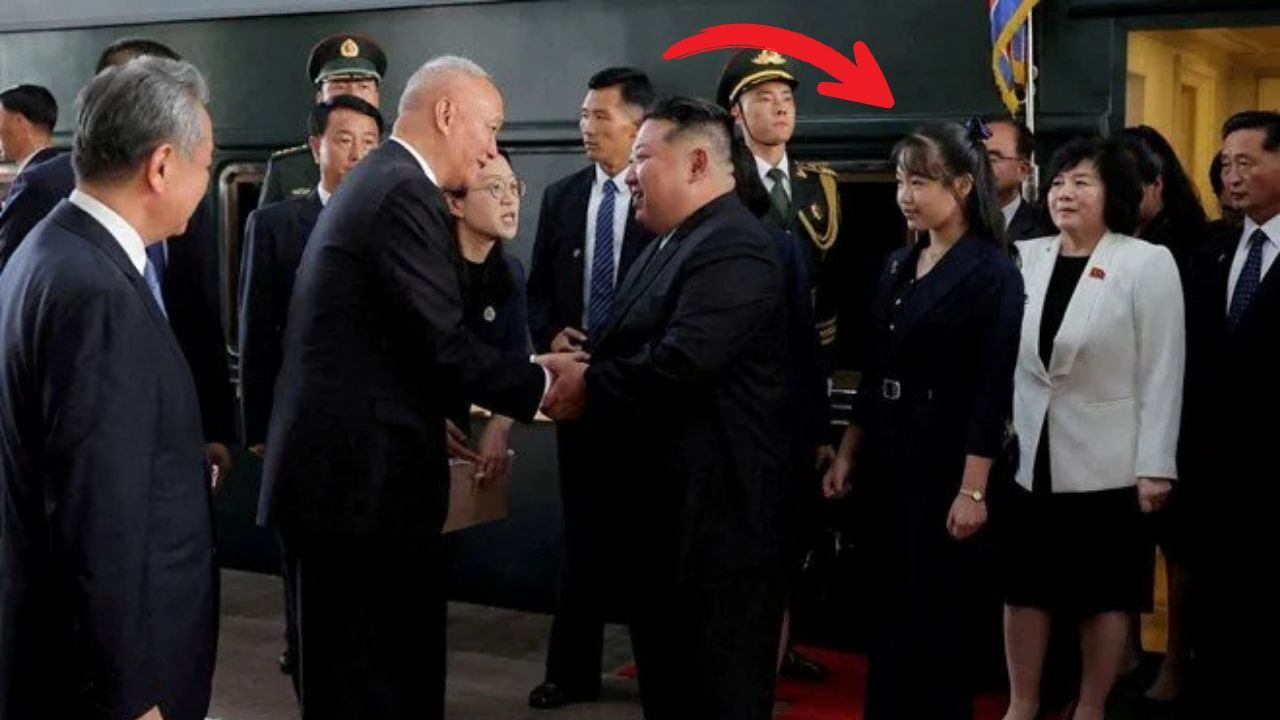 Pekin'de bir ilk gerçekleşti! Kim Jong Un 12 yaşındaki kızını dünya sahnesine tanıttı Pekin'de bir ilk gerçekleşti! Kim Jong Un 12 yaşındaki kızını dünya sahnesine tanıttı