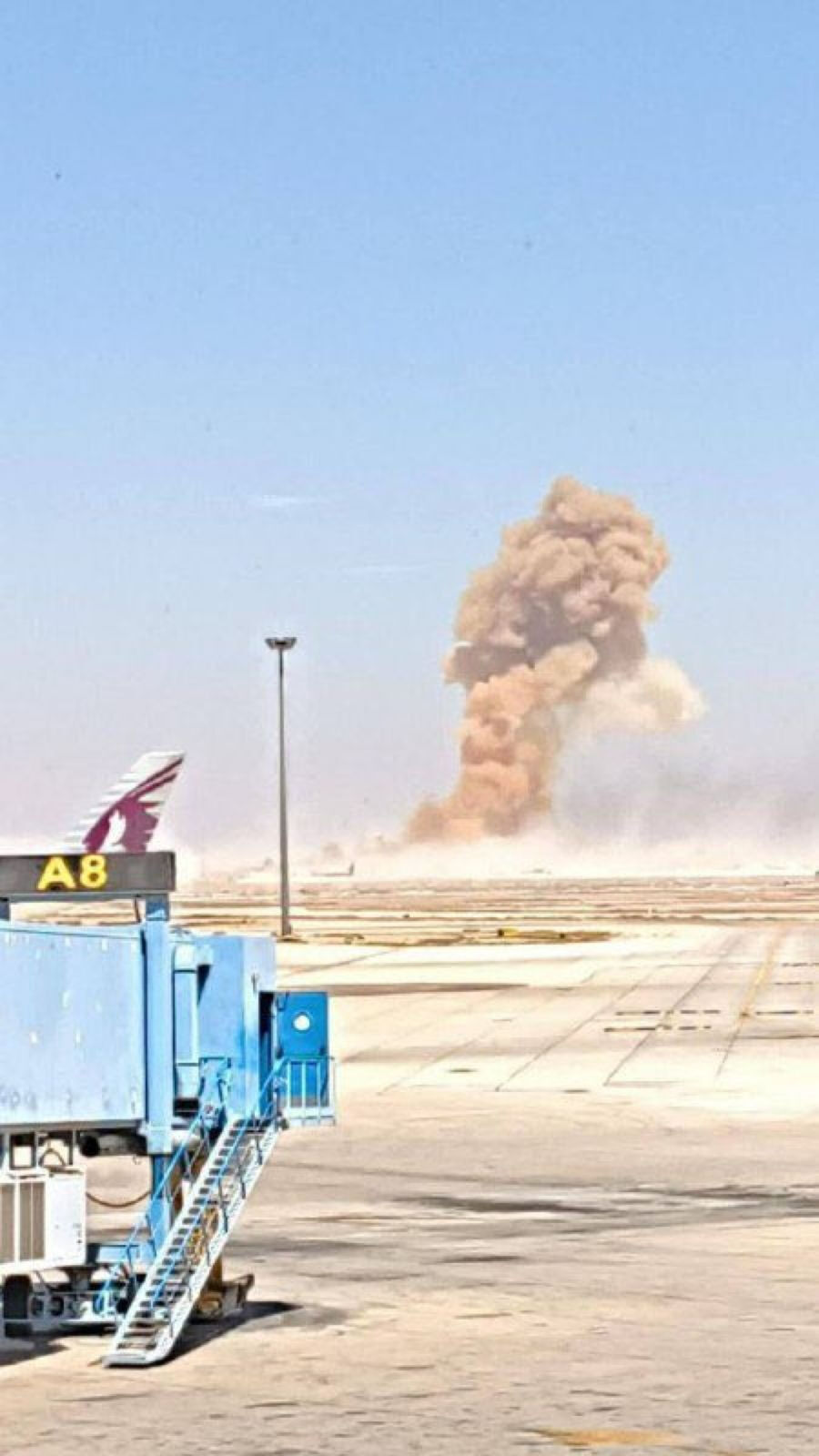 Şam'da bir askeri üste patlama! Bölgeden dumanlar yükseldi - 1. Resim