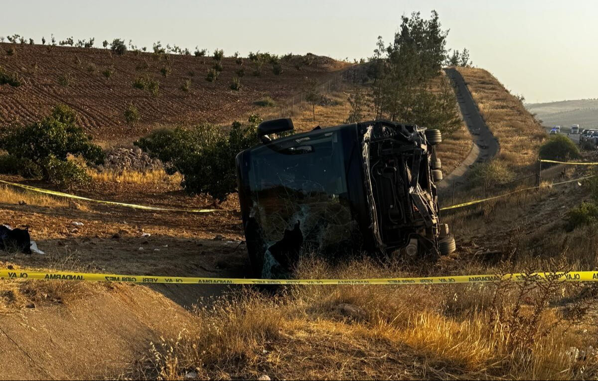 Şanlıurfa'da yolcu otobüsü devrildi! Çok sayıda yaralı var Şanlıurfa'da yolcu otobüsü devrildi! Çok sayıda yaralı var - 1. Resim