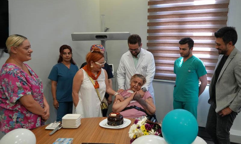 Steril olmayan sülük tedavisi hayatını kararttı! 7 ameliyat geçirdi, az daha can veriyordu - 1. Resim