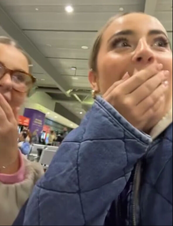 Uçağa alınmayan yolcunun yaptığı pes dedirtti! Ortalık karıştı, çevredekiler şaşkına döndü Uçağa alınmayan yolcunun yaptığı pes dedirtti! Ortalık karıştı, çevredekiler şaşkına döndü - 1. Resim