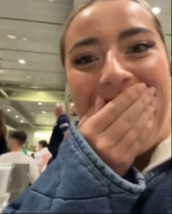 Uçağa alınmayan yolcunun yaptığı pes dedirtti! Ortalık karıştı, çevredekiler şaşkına döndü Uçağa alınmayan yolcunun yaptığı pes dedirtti! Ortalık karıştı, çevredekiler şaşkına döndü - 2. Resim