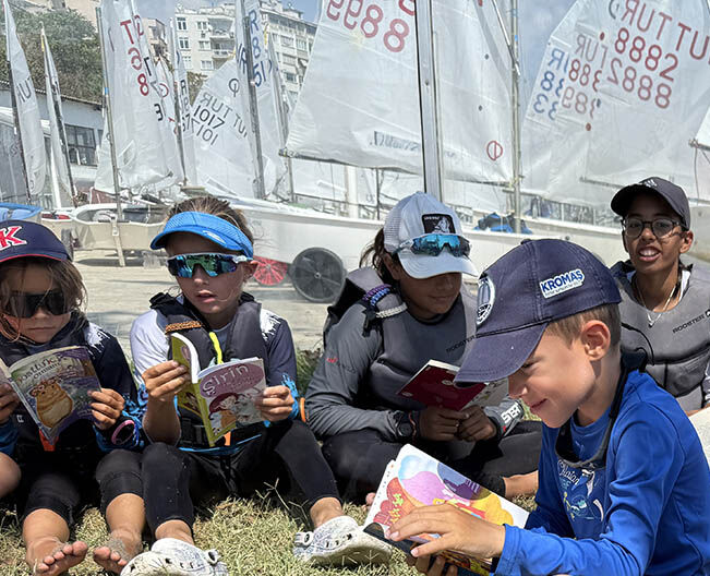 Yelkenciler karaya oturdu! Uluslararası yarışma r&uuml;zgarsız kaldı - 4. Resim