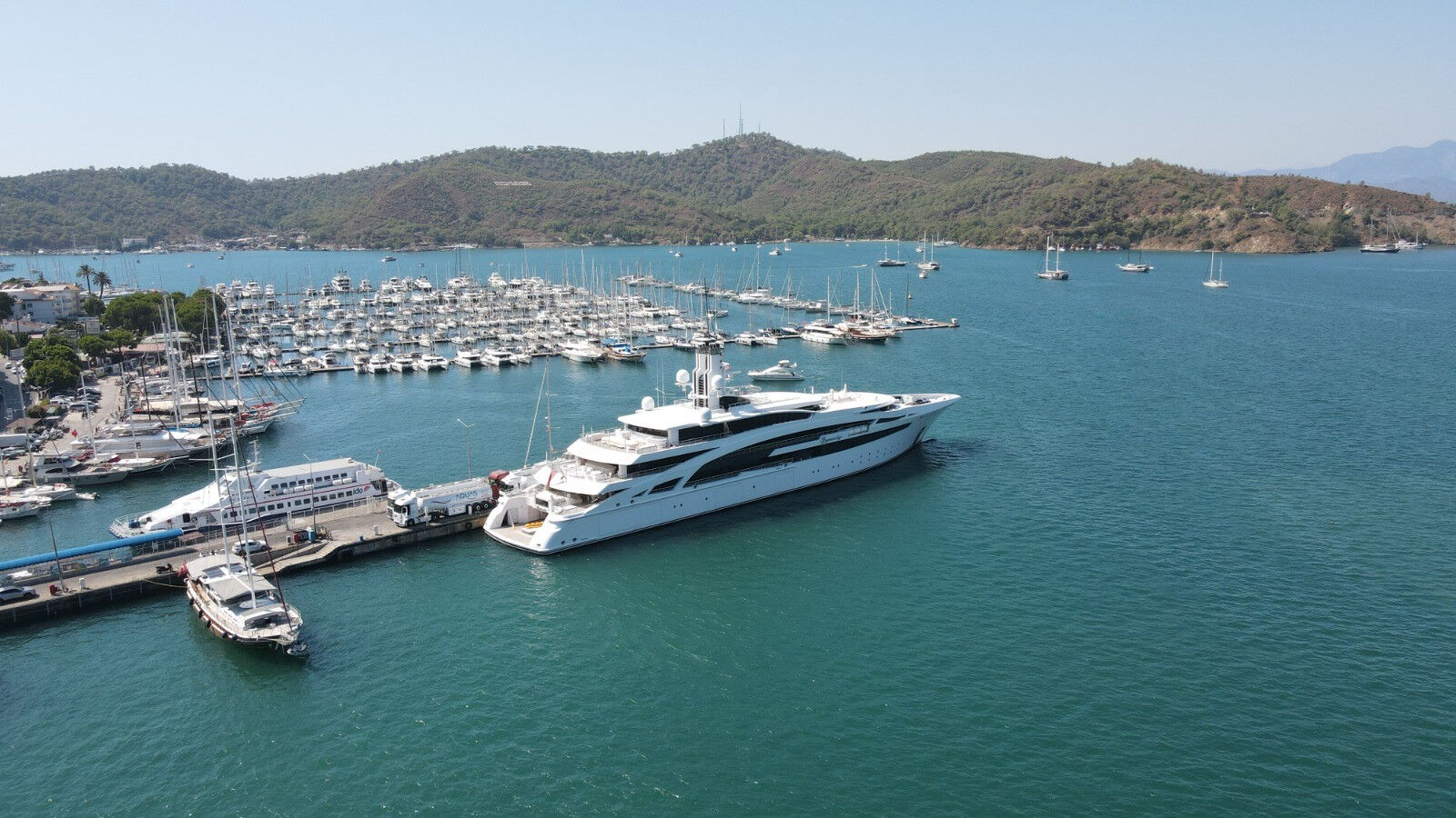 25 milyon TL'ye 450 ton akaryakıt aldı! Kazak milyarderin "y&uuml;zen sarayı" Fethiye'de - 2. Resim