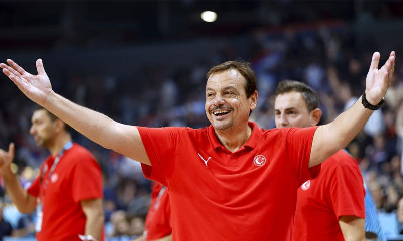 Berna La&ccedil;in, zafer sırasında Ergin Ataman&rsquo;ı hedef aldı! Sosyal medyada tepki yağdı - 1. Resim