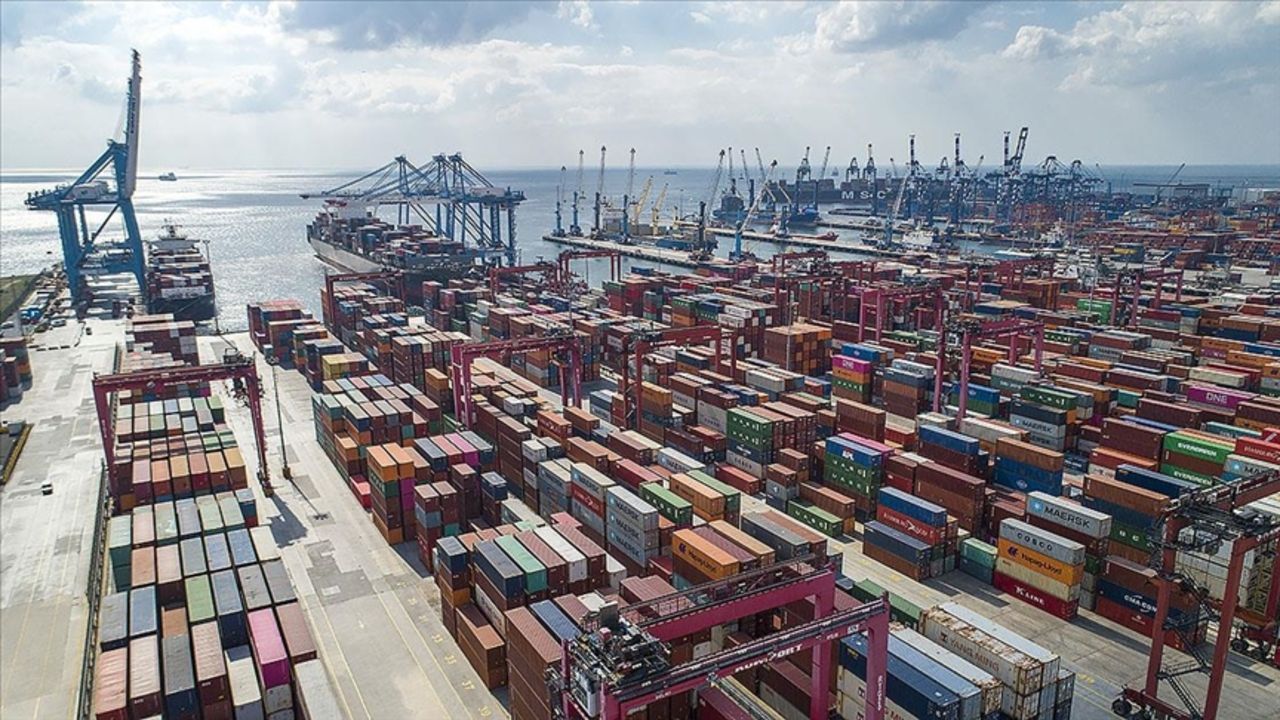 Dış ticaret açığı 46 ayın en düşük seviyesinde! İhracat ağustosta 21,8 milyar dolar oldu Dış ticaret açığı 46 ayın en düşük seviyesinde! İhracat ağustosta 21,8 milyar dolar oldu