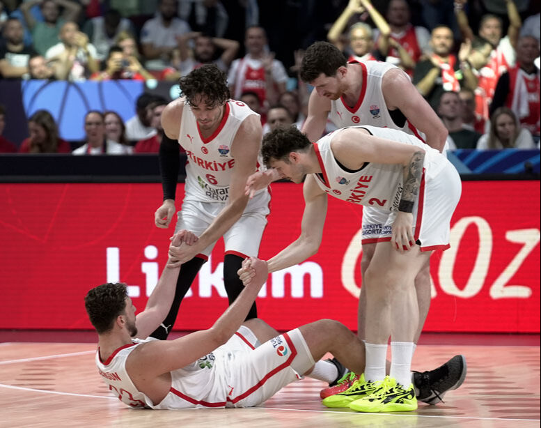 Düelloyu Alperen Şengün kazandı, Jokic göndermeli paylaşım olay oldu: Sırplar neye uğradığını şaşırdı - 3. Resim